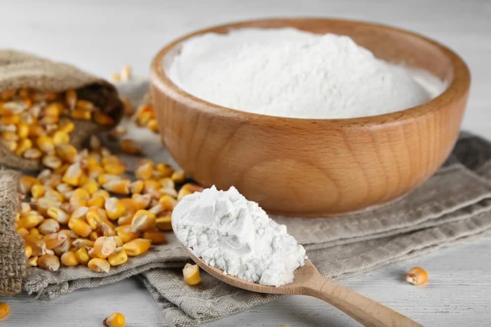 poon and bowl with corn starch on table