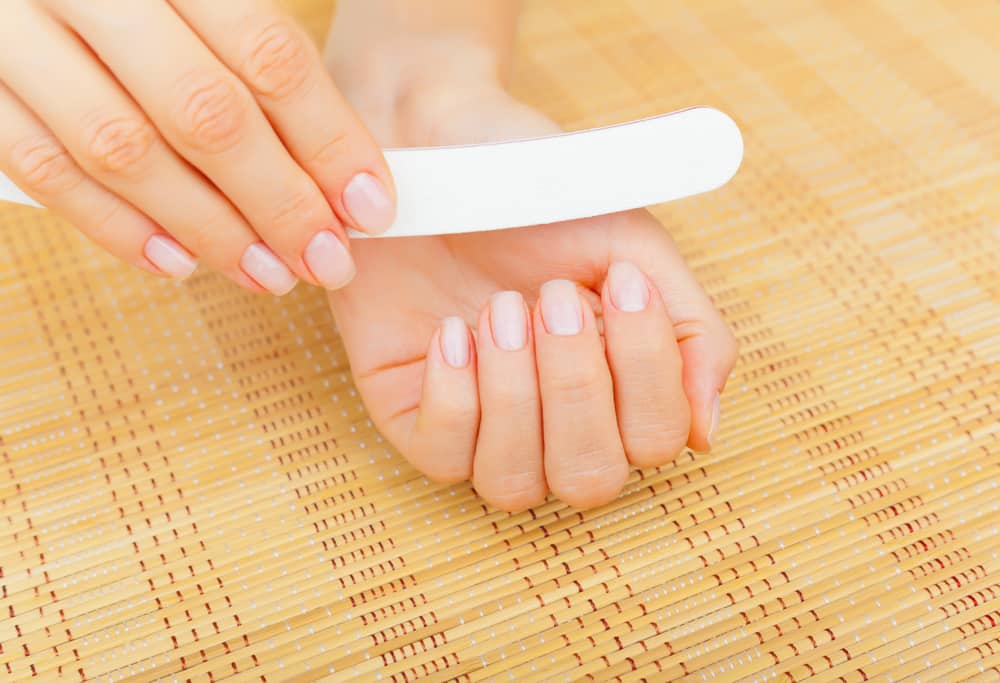 Polishing of fingernails